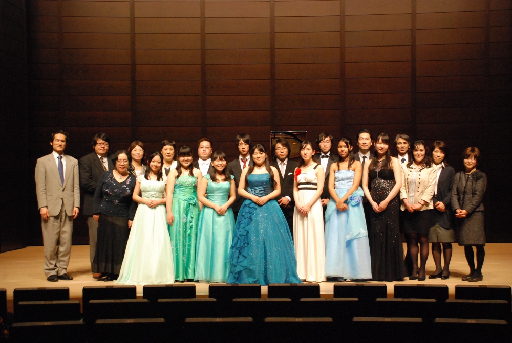 http://www.piano.or.jp/concert/images/120427charity.JPG