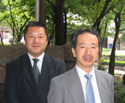 読売日響の江上氏（左）・中野課長（右）