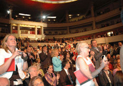 100529_satoaudience.gif