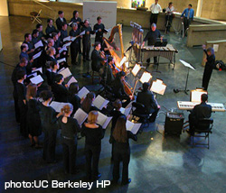 カリフォルニア大バークレー校では音楽学科創設時からコーラスの授業があった。