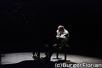 モーツァルト、ドビュッシーを弾くチッコリーニ。音楽、ピアノ、そして空間が一体に。