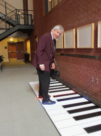 20130526_footpiano.gif