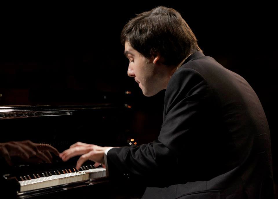 http://www.piano.or.jp/report/04ess/livereport/images/20130603_Kholodenko_%20The%20Cliburn_RalphLauer.jpg